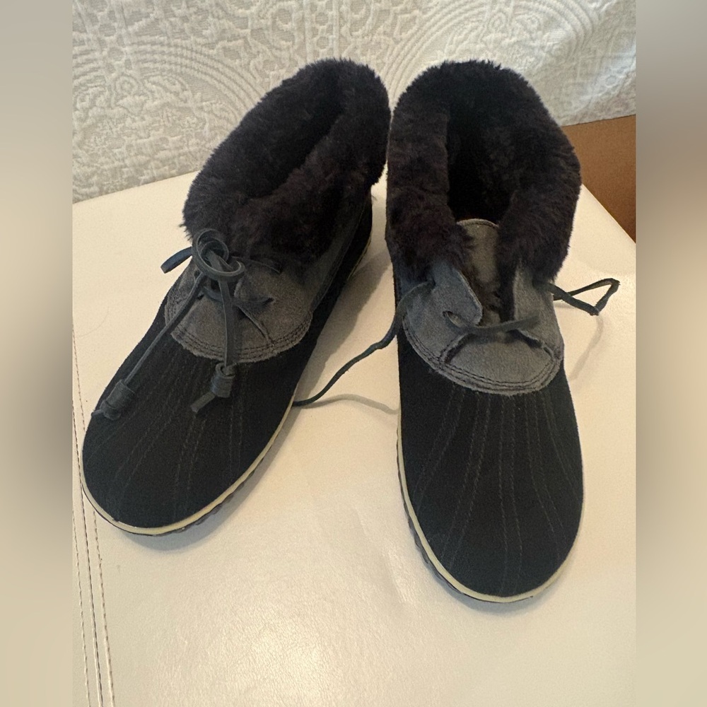 Speerys ladies gray/black suede  Faux Fur Slip-On winter duck boot sz 9M